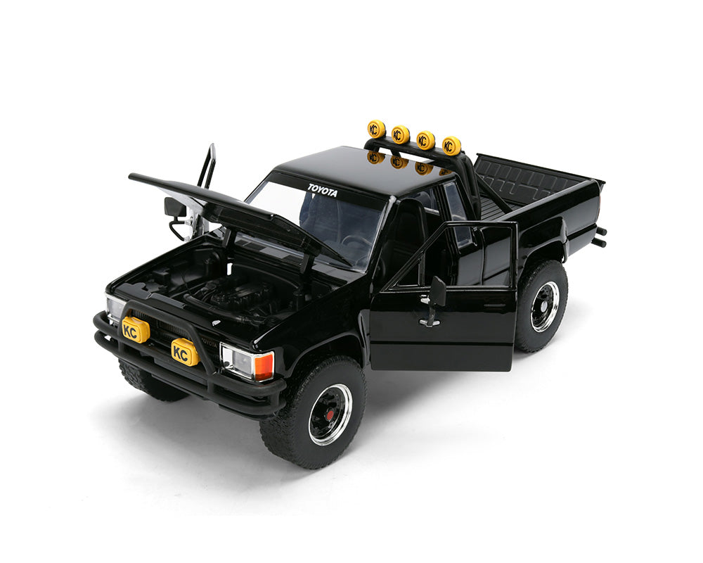 Jada 1:24 1985 Toyota SR5 Pickup and Marty’s Skateboard – Back To The Future